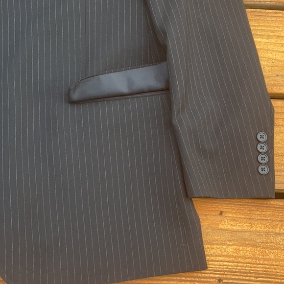 Kenneth Cole Reaction Wool 4 Button Black/Gray Pinstripe Suit Jacket Size Large - Picture 7 of 16